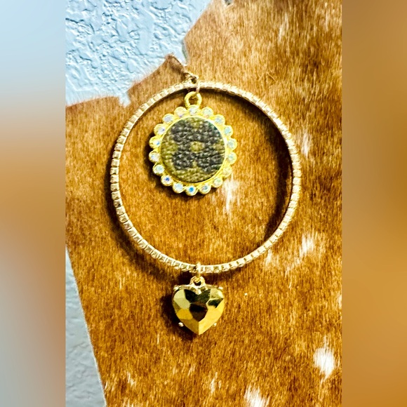 NWT Sandra Ling Gold Sparkling Heart Charm Earrings - Picture 8 of 11